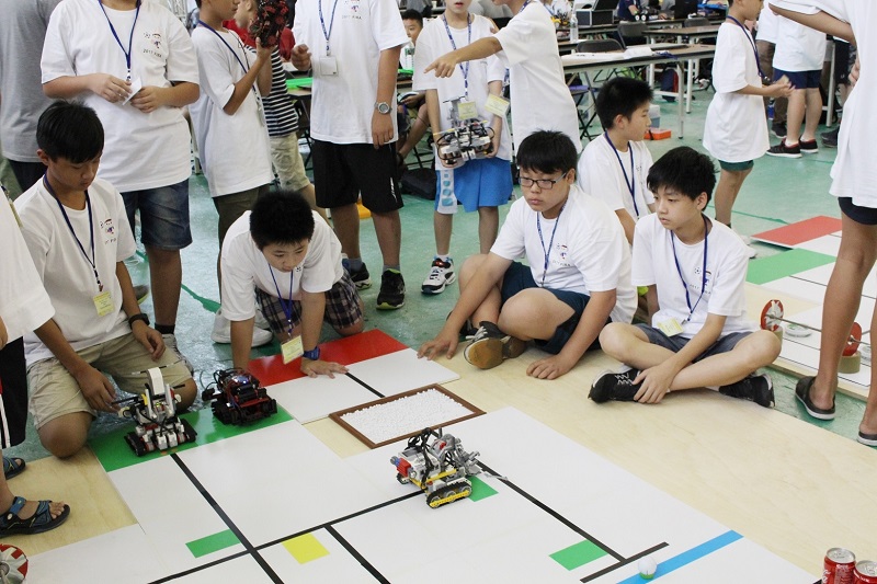 大會新增青少年組機器人競賽項目，希望促進機器人領域向下扎根，為台灣培育人才。   圖：高雄第一科大/提供