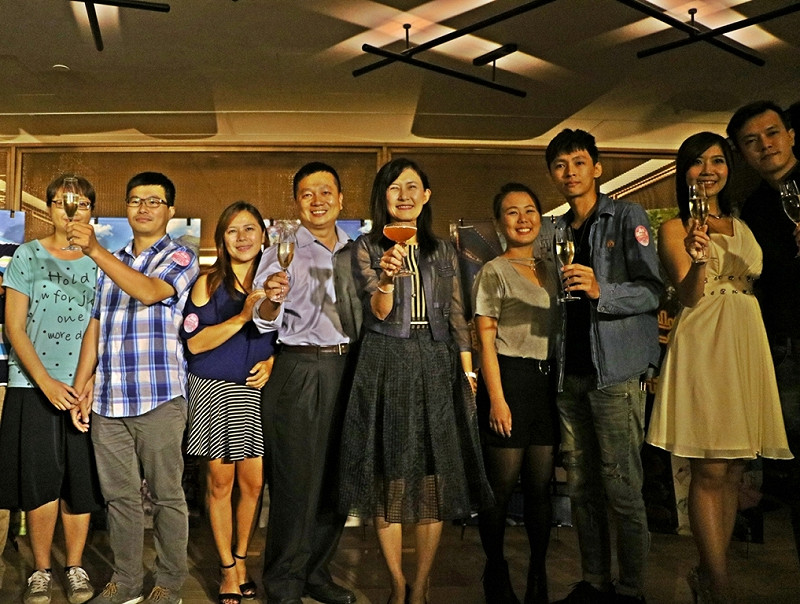 高雄有許多談情說愛的好地方，七夕情人夜可以搭船夜遊愛河，或到壽山觀景台看夜景。&nbsp;&nbsp;&nbsp;圖：高雄市觀光局