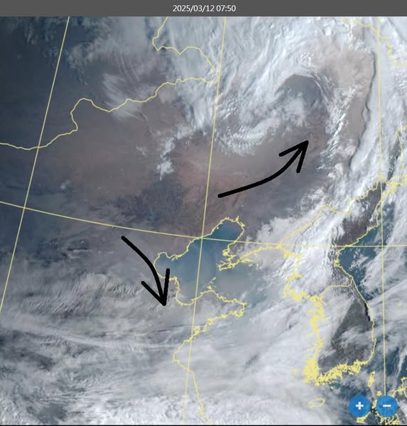 前中央氣象局長鄭明典貼出衛星雲圖表示，沙塵有可能傳播到遠處，但是已經明顯被混合稀釋。   圖：翻攝自鄭明典臉書