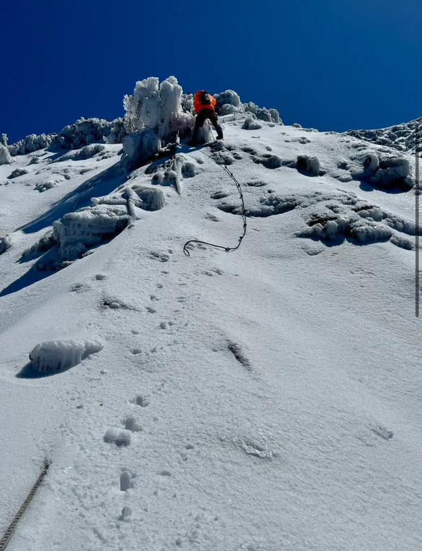 太魯閣國家公園管理處表示，目前奇萊山積雪未退，且至今仍有登山客下落不明，提醒民眾目前暫緩前往。   圖：翻攝自太魯閣國家公園管理處