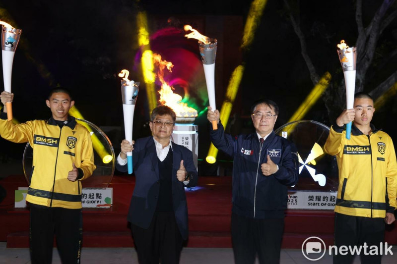 114年全國中等學校運動會聖火引燃典禮昨晚於臺南市億載金城舉行，億載金城象徵鎮守臺灣海防、護衛海域的重要歷史現場，聖火以光雕投影以及雷射聚光的方式，穿越城門將母火引燃，營造出穿越古今的時空隧道氛圍，更代表本屆全中運繼往開來的傳承意象。   圖：台南市政府提供