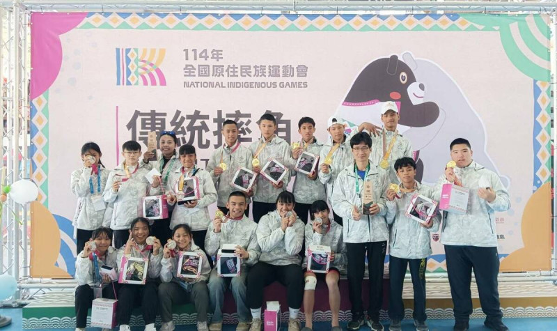 傳統摔角青少年男子組團體賽，高雄市代表隊奪金。   圖：高雄市運發局/提供