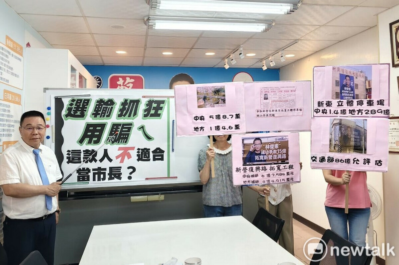 立委林俊憲近來在大新營區懸掛看板，向鄉親宣示成功爭取地方建設成績單，國民黨台南市議員蔡育輝批評林俊憲不關心溪北邊緣化問題，卻爭功割稻仔尾欺騙選民，他要問鄉親這種毫無誠信的人適合當市長嗎？   圖：黃博郎／攝
