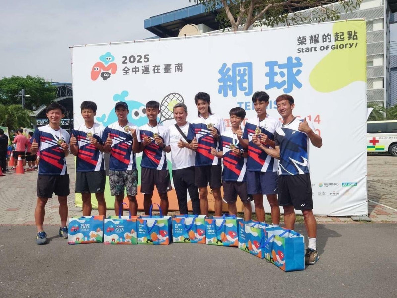 高市新莊高中男子網球隊在114年全中運動獲團體冠軍，也六年來第五冠。   圖：高雄市教育局/提供
