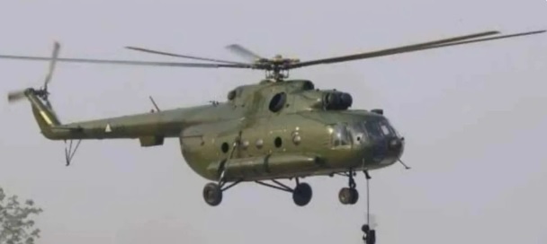 緬軍的 Mi-35 攻擊直升機也在實皆省吉靈廟鎮南部地區與武裝勢力交戰的過程中遭高射機槍擊中，緊急迫降在鄰近的村莊內。   圖：翻攝自 騰訊網 緬甸中文網