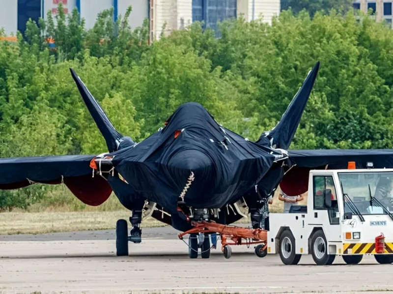 根據俄羅斯國營航空集團 Rostec 表示,Su-75 的首架原型機預計將於 2025 年底問世,並計畫在 2026 年展開量產。 圖:翻攝自X帳號@jaccocharite 根據俄羅斯國營航空集團 Rostec 表示,Su-75 的首架原型機預計將於 2025 年底問世,並計畫在 2026 年展開量產。 圖:翻攝自X帳號@jaccocharite