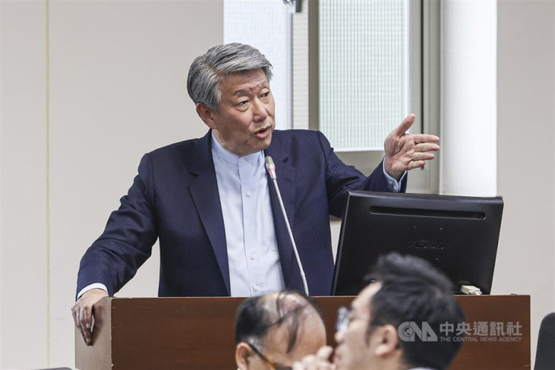 立法院經濟委員會1日審查再生能源發展條例修正草案,經濟部長郭智輝(圖)列席備詢。中央社記者鄭清元攝 114年5月1日