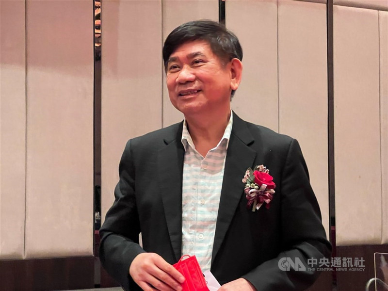 機殼大廠可成預計5月27日改選董事，未料外資股東新加坡商TIH也提出董事候選名單欲搶席次，有媒體報導，新加坡商TIH疑似為陸資，金管會證實已接獲檢舉，將以最快速度處理並查核此案。圖為可成董事長洪水樹。（中央社檔案照片）   