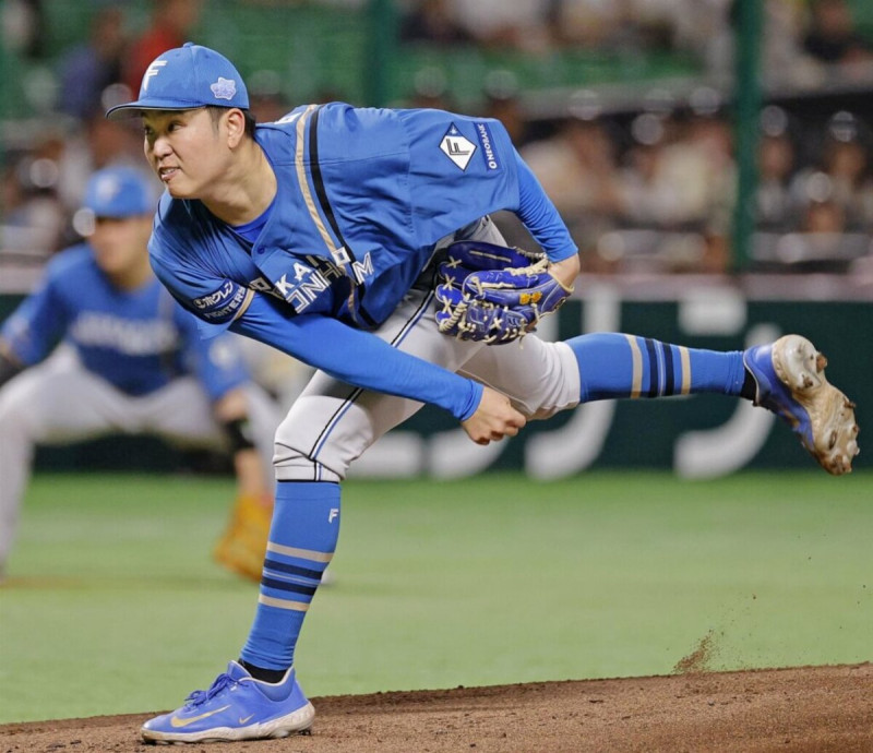 日職北海道日本火腿鬥士隊台灣投手古林睿煬1日先發對上軟銀鷹隊，主投7局飆出10次三振，順利拿下旅日生涯首勝。（共同社）   