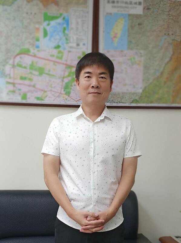 高雄市政府2日發布最新人事，由民政局副局長石慶豐接任海洋局長。   圖：高雄市政府提供