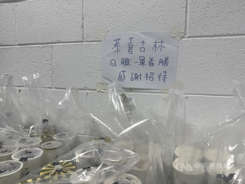 日職北海道日本火腿鬥士隊「台灣金孫」古林睿煬1日先發繳出7局好投，奪得旅日生涯首勝。古林睿煬延續過往習慣，2日特別跨海請中華職棒統一獅隊全隊喝飲料。中央社記者楊啟芳傳真  114年5月2日   