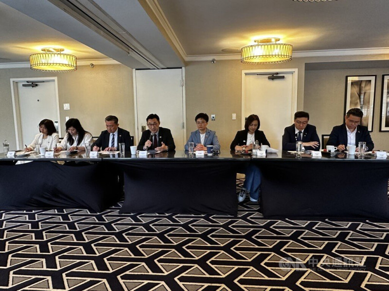 台灣跨黨派立委組團訪美，訪團成員2日與媒體茶敘時表示，此行與美國國會、行政部門交流，討論國防預算、關稅等議題   圖/中央社