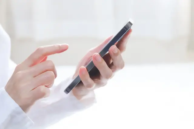 ▲調查顯示，近5成兒少不懂社群隱私設定，且部分孩童誤認社群可隨意公開個資，易成為被害者。（示意圖／取自photoAC）   
