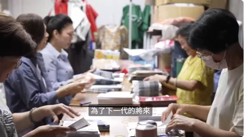 「Taiwan Action」公民罷免影片計畫,今(4)日推出第12支罷免影片《超人媽媽篇》。 圖:截自「Taiwan Action」影片