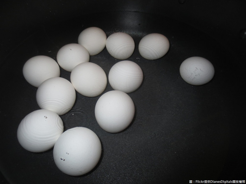 昨(25)日農委會公告全國雞蛋檢驗結果，已檢出全台共44間廠商蛋品芬普尼超標，這6縣市的芬普尼蛋到底流去哪？下面15張圖告訴你！   圖：Flickr提供DianesDigitals開放權限