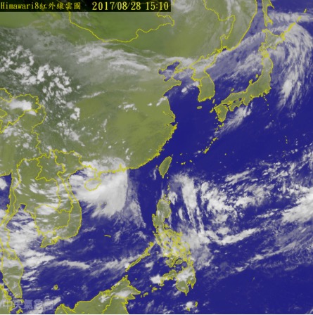 中央氣象局15:19發布最新颱風訊息，原位於關島北方海面的熱帶性低氣壓，已於今(28)日下午14時發展為今年第15號颱風。   圖：中央氣象局