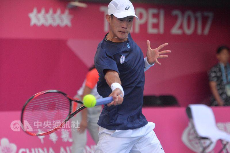世界大學運動會29日網球比賽最後一天，台灣好手莊吉生（圖）在金牌戰6比2、6比4擊敗南韓超級新秀洪晟成，摘下男子單打金牌。   圖 : 中央社