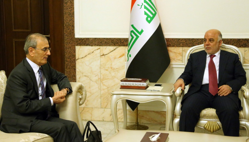 伊拉克總理阿巴迪（右）在今年2月接見基爾庫克省省長卡林，如今傳出基省將加入獨立公投，令伊拉克當局錯愕。   圖：翻攝伊拉克總理辦公室