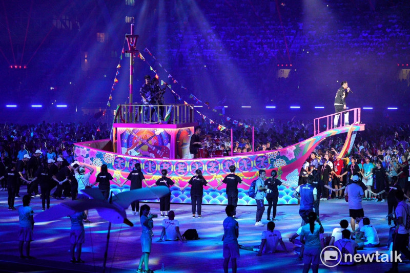 滅火器樂團在世大運閉幕式上表演。   圖：張良一/攝