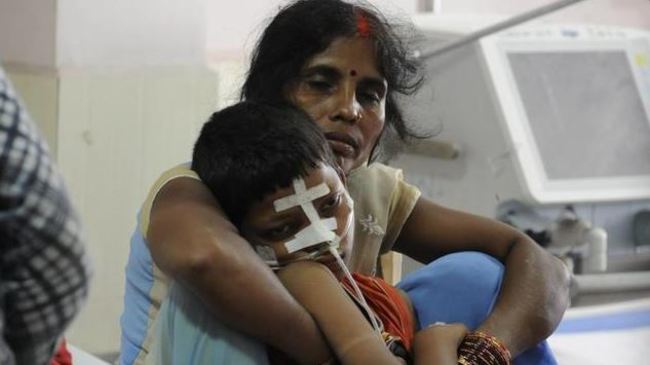 印度北方省省立醫院附設醫院8月上旬才發生63名兒童死亡事件，在27至29日再度傳出61名住院兒童死亡。   圖：翻攝Hindustan Times