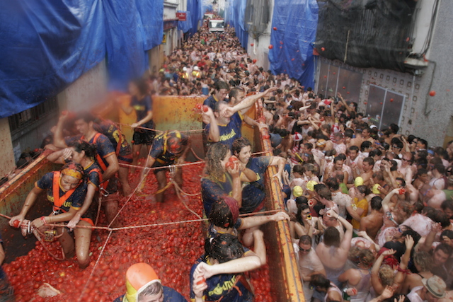西班牙東部小鎮布尼奧爾（Bunol）年度「番茄大戰」（Tomatina）節慶活動30日登場。
   圖：翻攝維基百科/By Carlesboveserral 