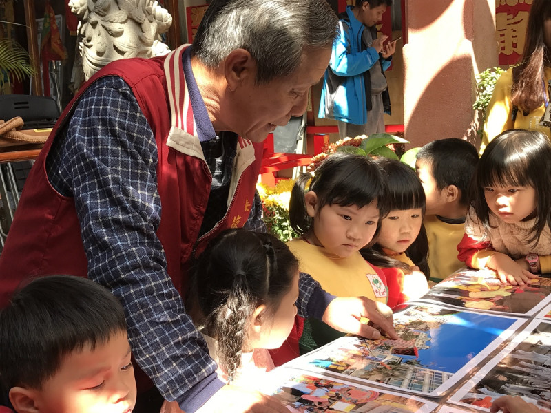 在民間有許多人默默進行本土語言的保存工作。   圖：教育部／提供