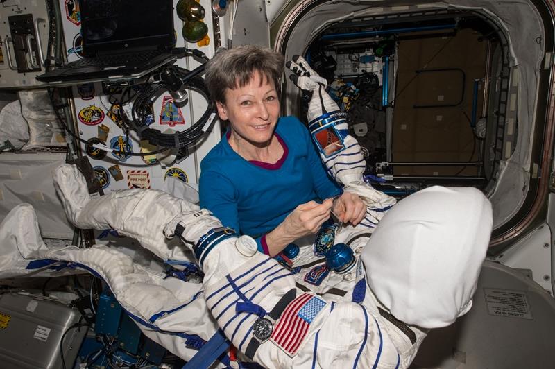 57歲的惠特森是史上首位國際太空站女站長，也是太空探索史上最年長的女太空人。   圖 : 取自NASA網站nasa.gov