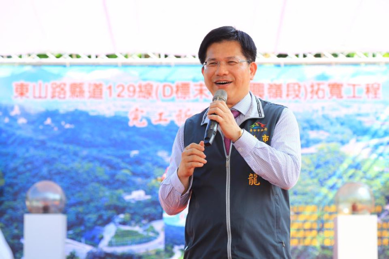台中市長林佳龍今（5）日接受媒體訪問有關內閣改組表示，期盼新的行政院長｢新人、新政、新氣象｣，   圖：林佳龍臉書
