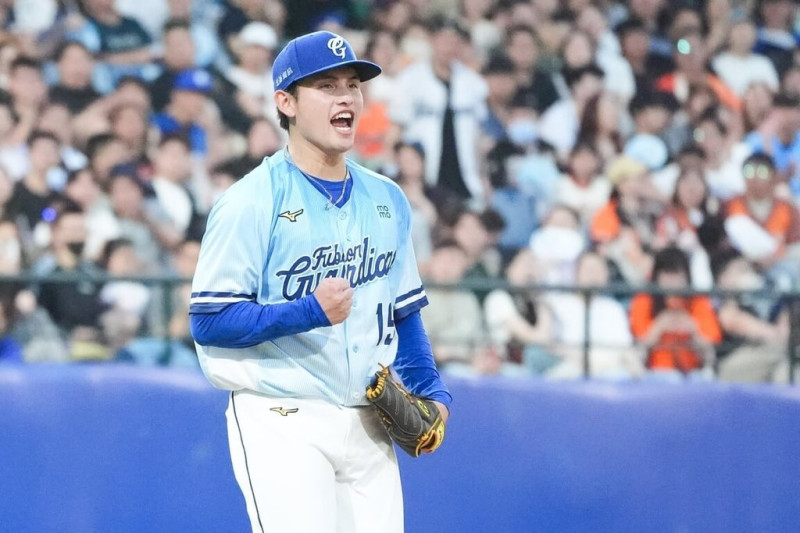 中華職棒富邦悍將投手張奕（圖）3日先發出賽對統一7-ELEVEn獅隊，投4.1局挨2轟吞敗，投手教練郭勇志表示，張奕腳抽筋的狀況影響用力，無大礙會持續輪值。（富邦悍將提供）中央社記者謝靜雯傳真  114年5月4日   