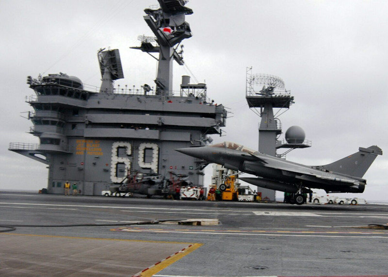 陣風-M戰鬥機在美國海軍尼米茲級航空母艦上也可以使用。(示意圖) 圖:翻攝自航空視界