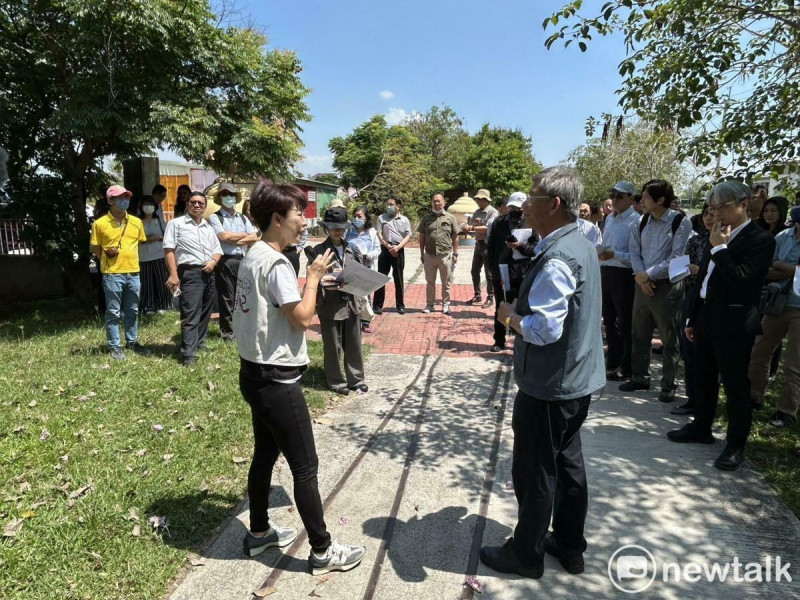 為推動溪北地區文化觀光、農村再生與交通串聯的整體發展，立法院經濟委員會由民進黨立委陳亭妃率隊，偕同國發會、經濟部、農業部、文化部、交通部等多個中央部會，實地踏查台南溪北多個關鍵節點，深入了解「糖鐵五分車廊帶創生計劃」的執行需求與未來藍圖。   圖：陳亭妃服務處提供
