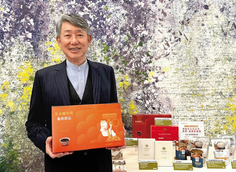 郭智輝是安永鮮物創辦人，擔任經濟部長前，時常出席安永集團記者會，大力推銷相關產品。   圖：翻攝崇越科技網站