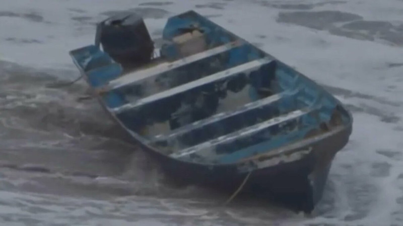 據美國海岸防衛隊稱，1 艘小船周一在聖地牙哥附近的海域傾覆，造成 3 人死亡和 4 人受傷，還有 7 人失蹤。   圖：翻攝自 GoodMorningRooster X 帳號