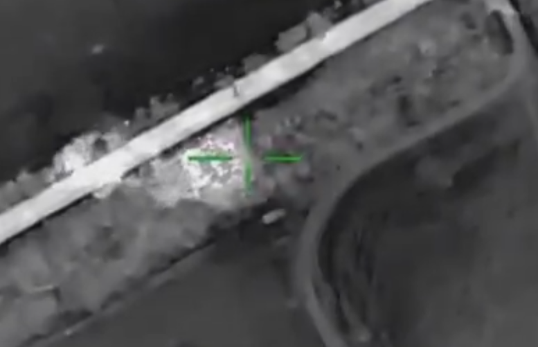 烏克蘭國民警衛特隊種部隊 OMEGA,在某處戰場摧毀 1 門隱藏的俄羅斯迫擊砲。 烏克蘭國民警衛特隊種部隊 OMEGA,在某處戰場摧毀 1 門隱藏的俄羅斯迫擊砲。