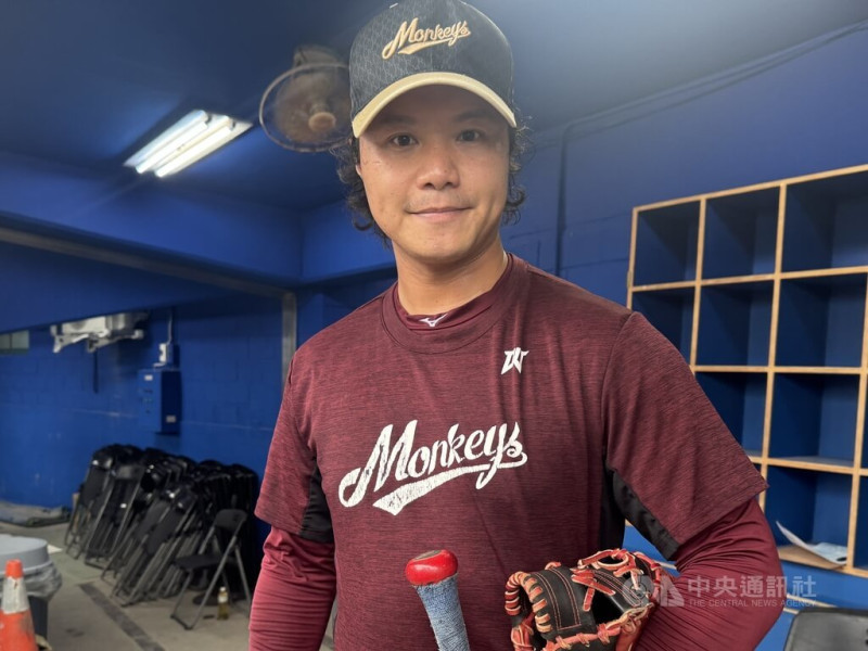 中華職棒樂天桃猿隊6日作客新莊棒球場與富邦悍將交手的賽事，樂天桃猿吳桀睿（圖）本季首度上一軍，先發打第6棒、擔任一壘手。中央社記者楊啟芳攝 114年5月6日   