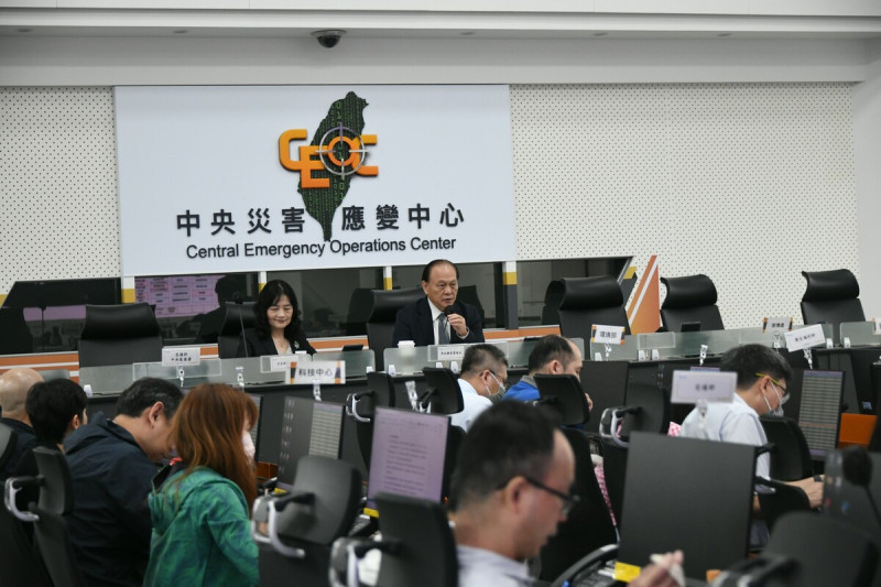 行政院政務委員季連成於今（7）日召開「114年汛期防災整備會議」，邀集中央與地方政府共同檢視及強化各項防汛整備工作。   圖：行政院提供