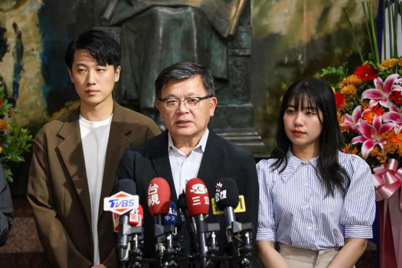  國民黨文傳會主委林寬裕（圖中）。   圖：國民黨文傳會/提供