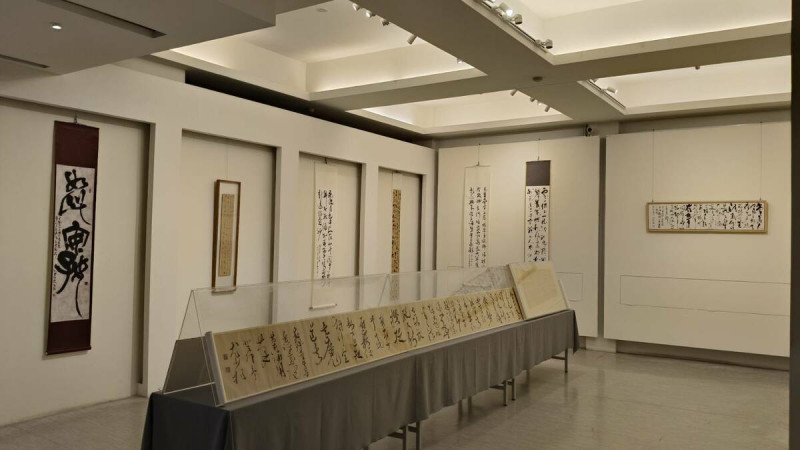 集結10位行草名家作品,備受書壇矚目的「驚雲─當代行草十人展」,自5/8至5/29在南台灣書法殿堂「明宗書法藝術館」轟動登場。 圖:黃博郎/攝