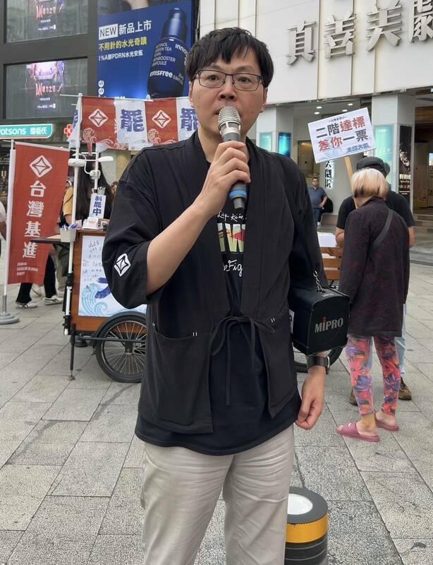 台灣基進黨主席王興煥批評朱立倫，操作納粹語言符號，已經觸及人類文明底線。   圖：台灣基進／提供