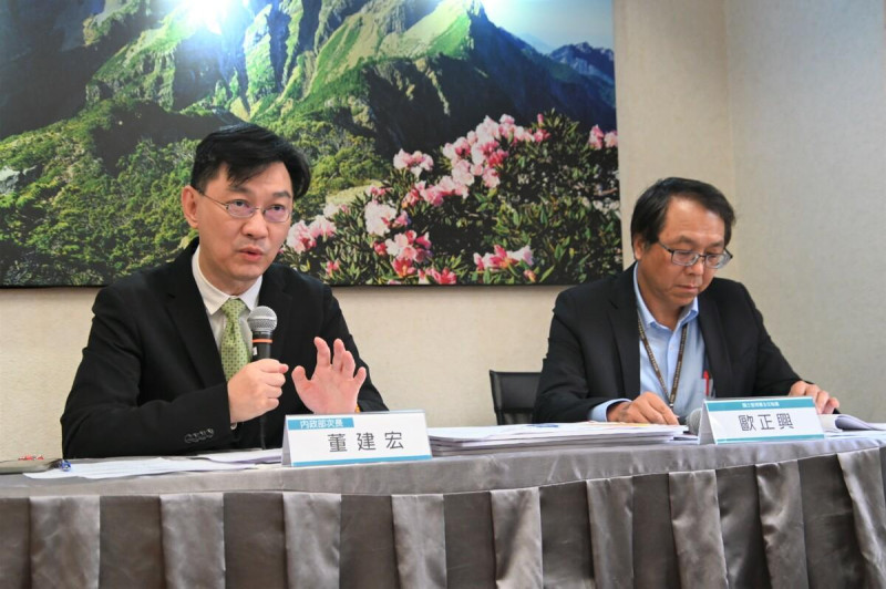 內政部董政務次長今（8）天下午主持部務會報會後記者會。   圖：內政部提供