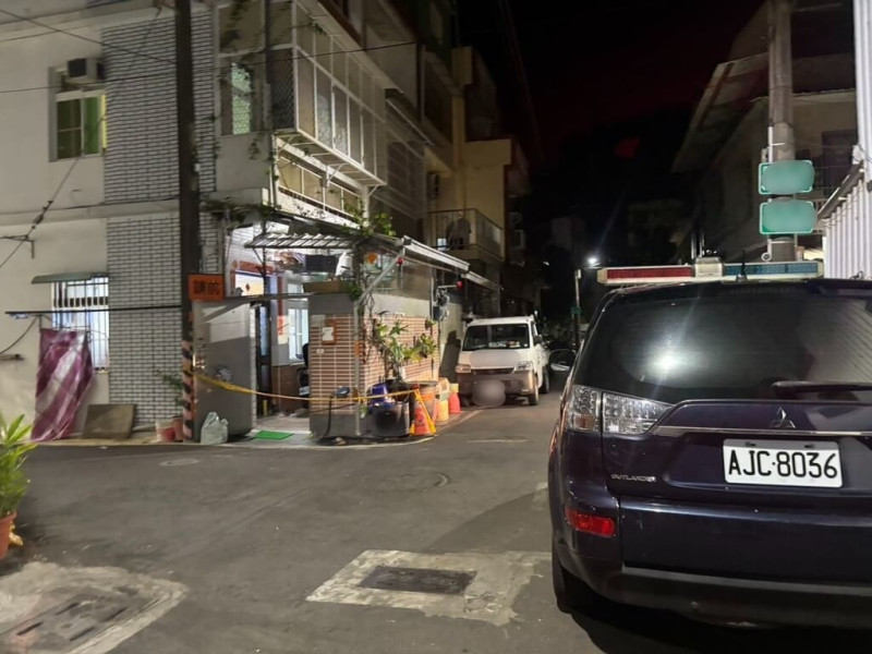 高雄市楠梓區1處民宅9日凌晨發生命案，程姓男子自稱與妻子酒後口角，憤而持刀砍傷妻子，程妻經送醫仍宣告不治。（高市楠梓警分局提供）中央社記者洪學廣傳真  114年5月9日   