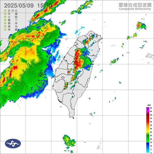 台灣上空大氣環境很不穩定，入夜後鋒面雨帶接觸陸地。   圖：翻攝自台灣颱風論壇｜天氣特急臉書