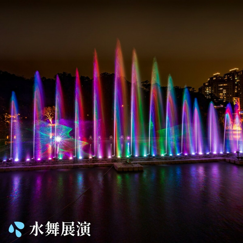 5月24日至7月6日每晚18時到21時,相隔半小時就有一場水舞展演。 圖:翻攝自新北旅客粉專
