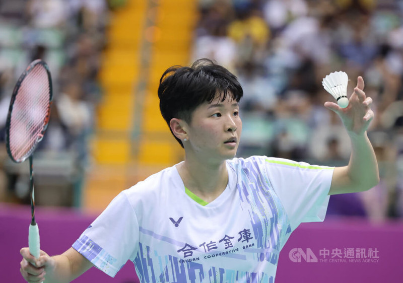2025台北羽球公開賽女子單打8強賽程9日在台北小巨蛋持續展開，台灣好手洪毅婷（圖）與印度選手胡達（Unnati Hooda）交手失利，終場以1比2吞敗淘汰、無緣4強。中央社記者趙世勳攝  114年5月9日   