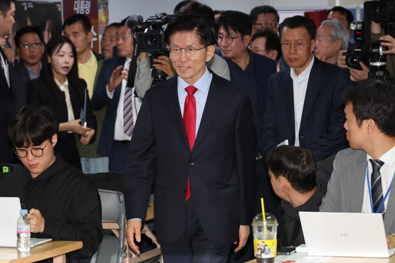 金文洙強烈反彈，痛斥此舉為「午夜政變」，並揚言提出法律與政治訴訟。   圖：翻攝自 韓網