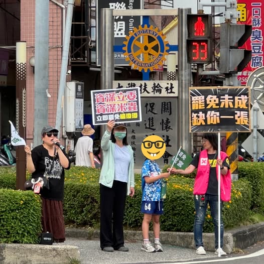 「大罷免，大成功」運動，志工的女男比率是九比一，而且以三、四十歲的女性最積極。   圖：全面罷免提供