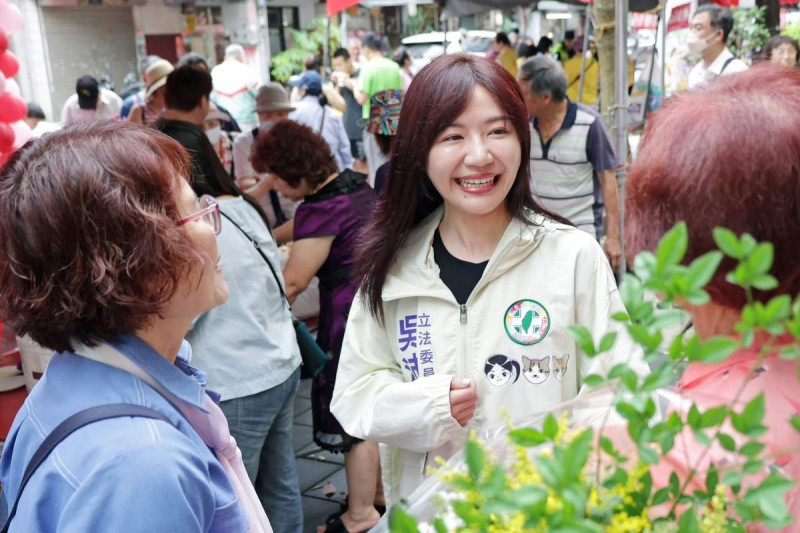 民進黨立委吳沛憶提案修法就業保險法、性別平等工作法，育嬰留停津貼多1個月、新增7天親職照顧假。   圖：吳沛憶立委辦公室 / 提供