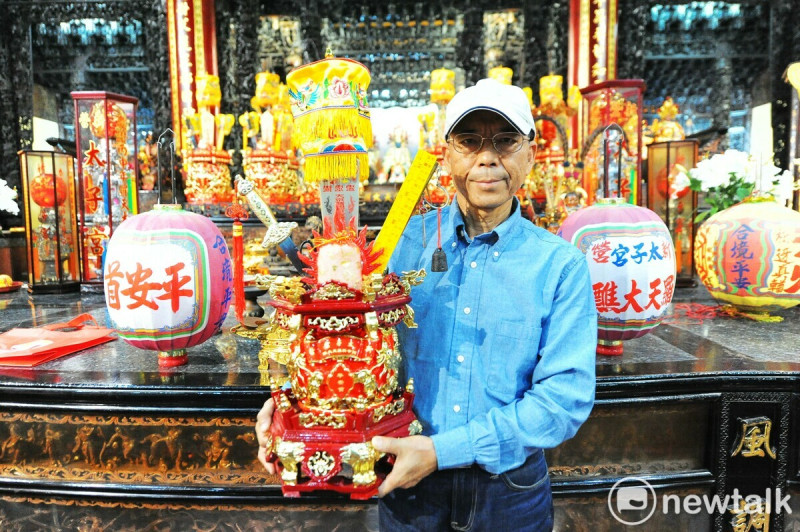許献平是全台灣研究「有應公」最具代表性的人物。他從事有應公廟田野調查的時間最久、範圍最廣，也出版最多相關書籍，並矢志「讓有應公的事蹟流傳下來香火萬代」，因而獲得「神鬼行者」之稱號。   圖：許献平提供