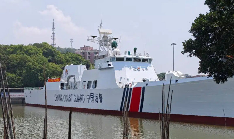 中國海警局新型近海巡邏艦（OPV）在廣州黃埔船廠正式下水。   圖：翻攝社群媒體「微博」