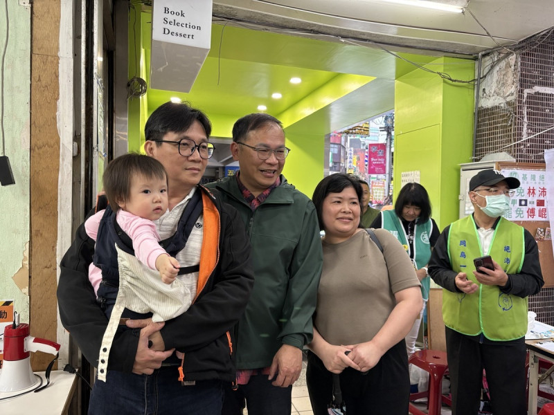 民進黨立委王義川11日赴基隆「基隆絕沛」罷免總部宣講。   圖：翻攝「臉書」基隆絕沛粉絲專頁